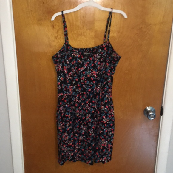 Dress. - Picture 2 of 3